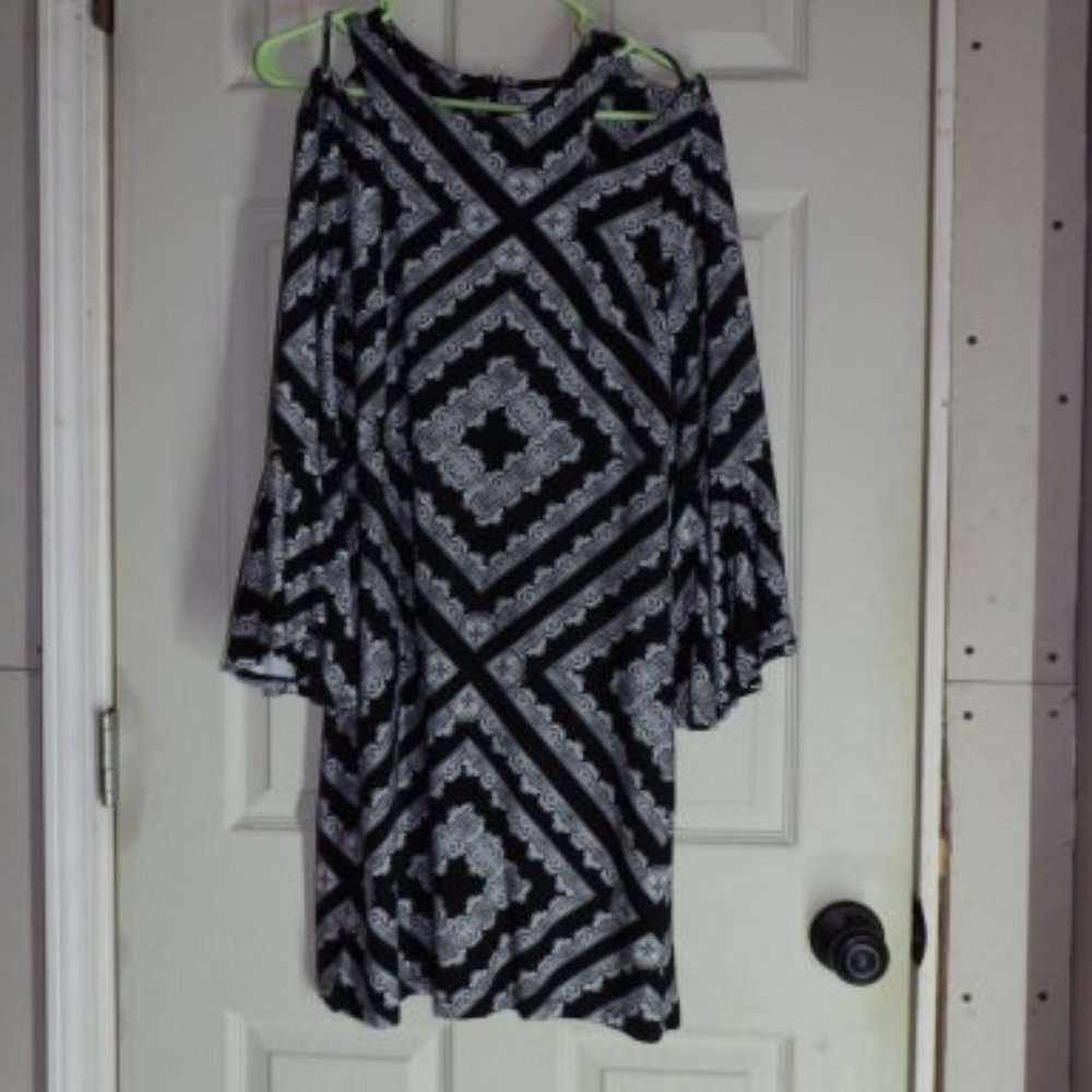 Dress - Picture 5 of 11